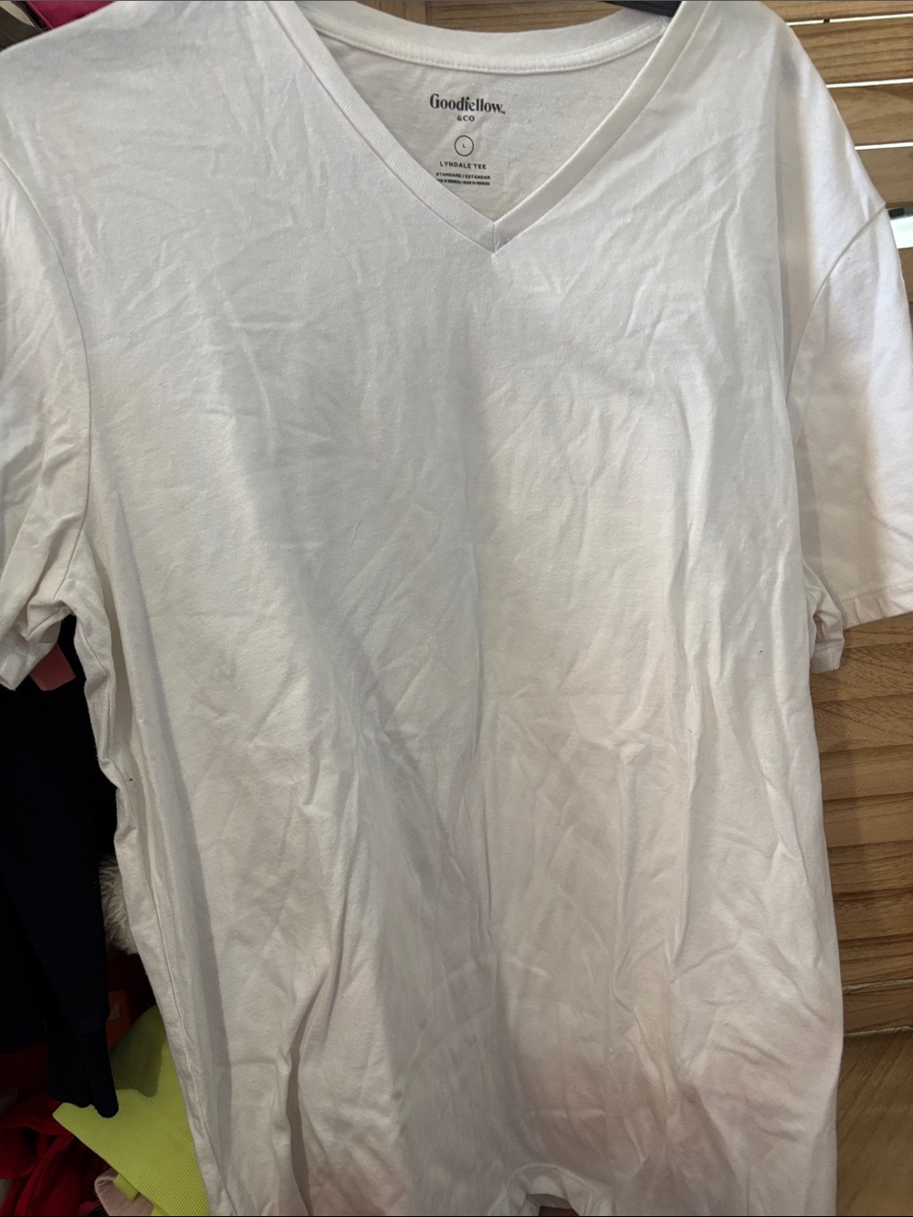 Goodfellow & Co White V-Neck Men's T-Shirt Large